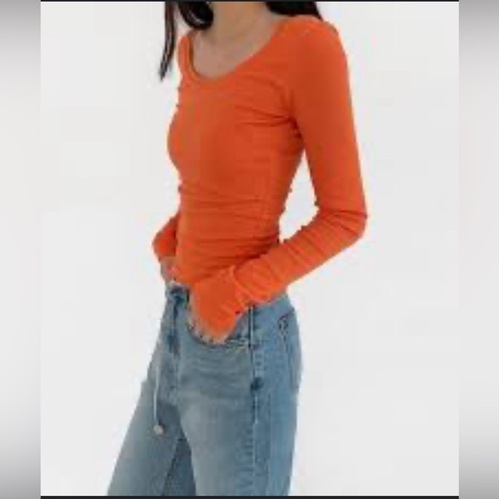 Lucky Brand Wide V Neck with Slight Bell Wrist - Small